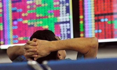 Khối ngoại đua chen gom cổ phiếu rẻ, VN-Index tiếp tục xuống đáy