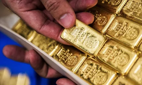 Giá vàng thế giới tiếp đà tăng, trong nước đứng yên