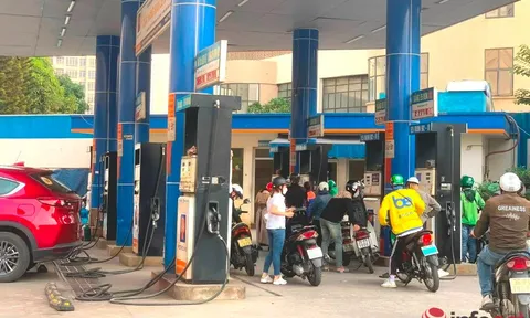 Sau 4 lần tăng liên tiếp, giá xăng dầu ngày mai sẽ tiếp tục tăng hay giảm?