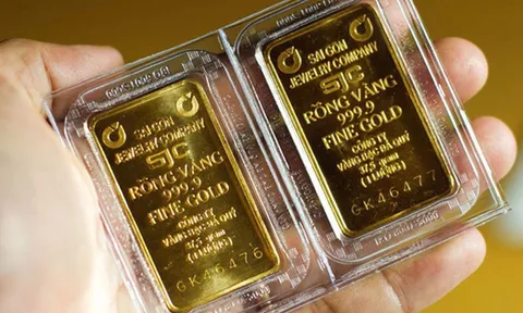 Bị bán tháo, giá vàng giảm