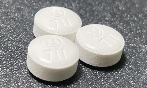 Nhật Bản lần đầu tiên cấp phép khẩn cấp thuốc chữa Covid-19