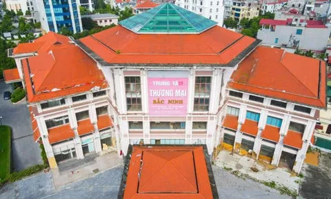 Cận cảnh trung tâm thương mại bỏ không trên khu 'đất vàng' ở TP Bắc Ninh