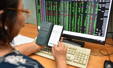 Chứng khoán đảo chiều, VN-Index tăng vào cuối phiên