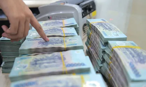 Lãi suất tăng cao, vay vốn khó khăn: Lo lắng viễn cảnh 2023