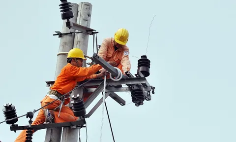 Chi phí nhiên liệu tăng chóng mặt, EVN đối mặt lỗ khủng