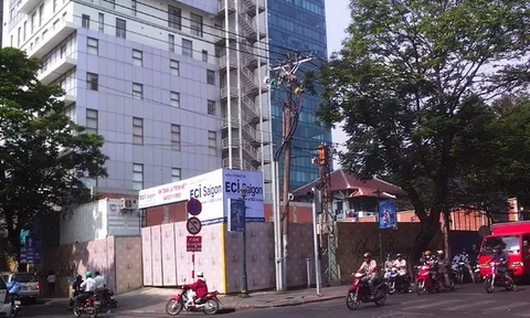 Khách sạn Senla Boutique bỏ hoang nhiều năm, làm xấu 'bộ mặt' Tp.HCM