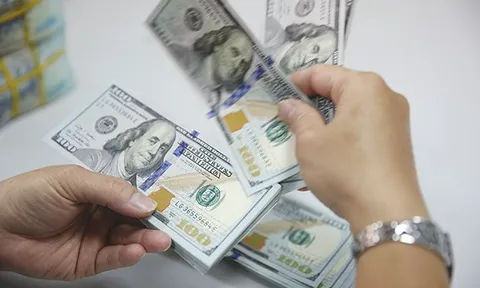 Đô la Mỹ liên tục giảm giá – tín hiệu gì?