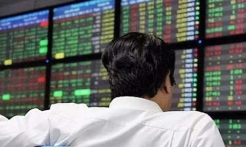 Cổ phiếu ngân hàng giúp VN-Index tăng hơn 4 điểm