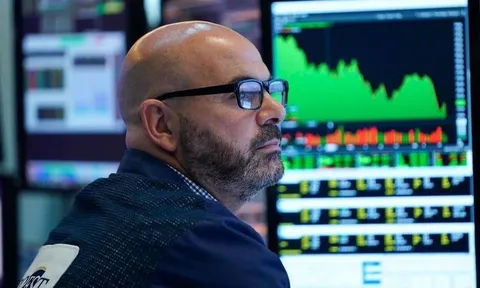 Chứng khoán Mỹ: Đà bán tháo lan rộng, Dow Jones 'bốc hơi' gần 800 điểm