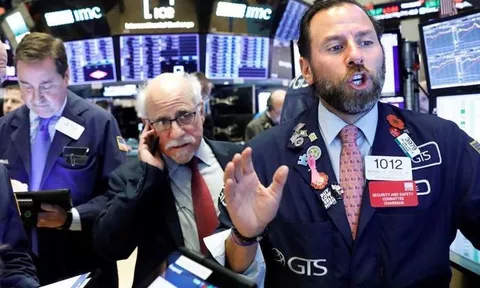 Mối lo suy thoái ngày càng lớn, cả chứng khoán Mỹ và giá dầu cùng lao dốc