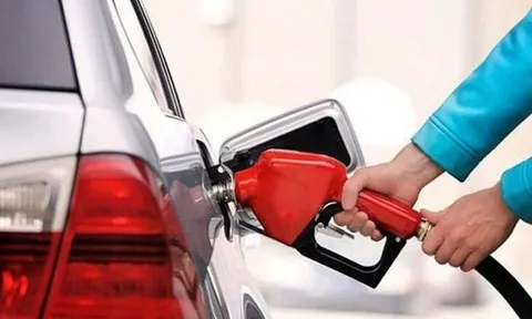Giá xăng ngày mai dự báo tiếp tục giảm