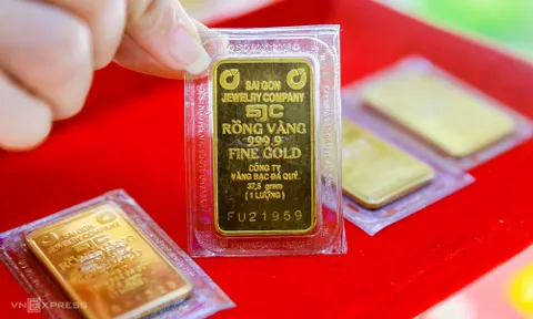 Giá vàng miếng SJC 'một mình một chợ'