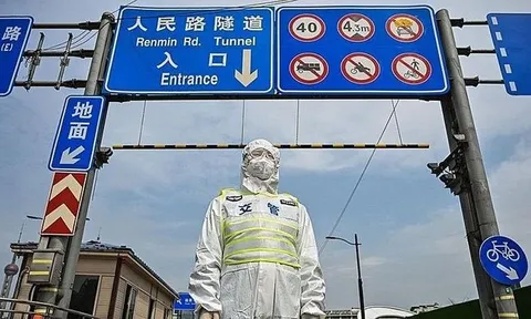 Trung Quốc mở lại biên giới, bỏ cách ly COVID-19 từ 8/1/2023