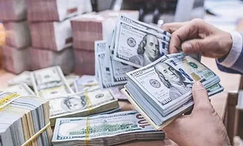 Giá USD 'chợ đen' giảm sâu, về sát giá ngân hàng