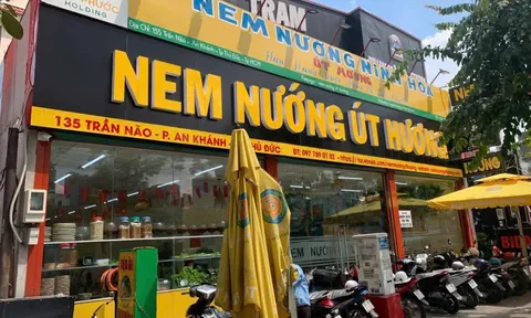 Thưởng thức nem nướng Ninh Hoà giữa lòng thành phố mang tên Bác