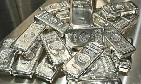 Rủi ro từ cơn sốt ngày càng nóng của giá bạc