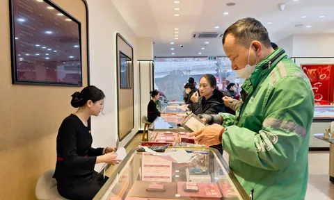 Giá vàng hôm nay 16/3: Vàng nhẫn tụt dốc, mất mốc 180 triệu/lượng