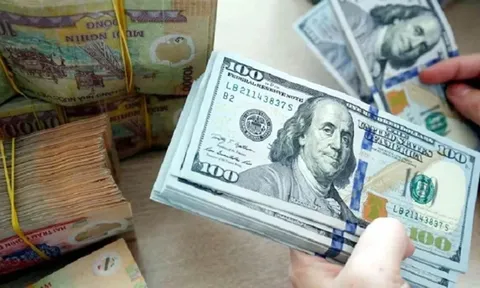 Giá USD tự do tăng mạnh, sát mốc 27.400 đồng