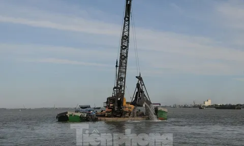 Khai thác cát sỏi gây gia tăng sạt lở tại Đồng bằng sông Cửu Long