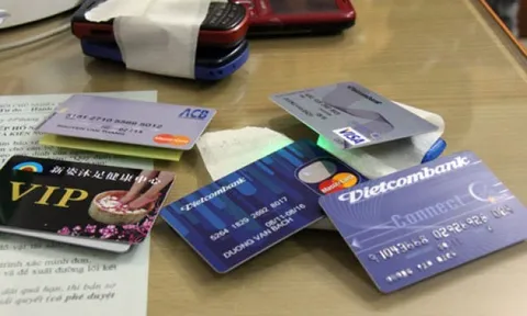 Đánh sập nhiều đường dây mua bán tài khoản ngân hàng