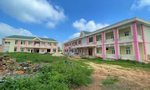 Trường THPT được đầu tư xây dựng gần 12 tỉ đồng...rồi bỏ hoang