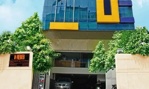 Năm Bảy Bảy ngập chìm trong nợ vay