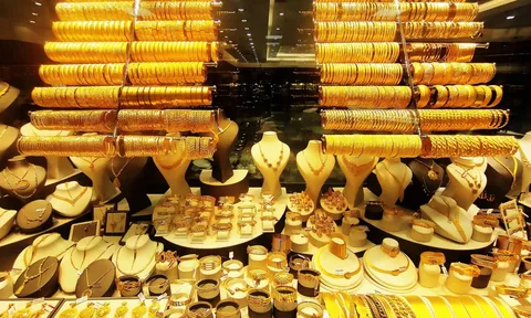 Giá vàng hôm nay 17/8: USD tăng vọt trở lại, vàng giảm sâu