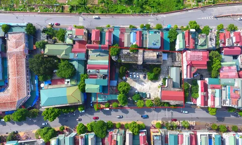 Trụ sở trăm tỉ nằm trên khu đất vàng ở TP.Hòa Bình bị bỏ hoang