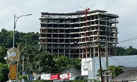 Buộc tháo dỡ công trình 12 tầng xây không phép ở Phú Quốc