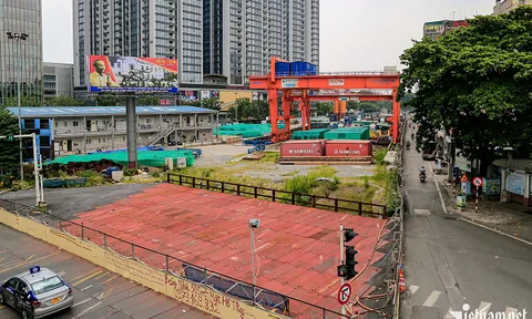 Những ngôi nhà nứt toác, chực chờ đổ sập cạnh dự án tỉ đô