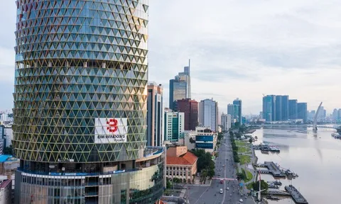 Cận cảnh tòa nhà chọc trời giữa TP HCM bị bỏ hoang hơn thập kỷ đang 'hồi sinh'