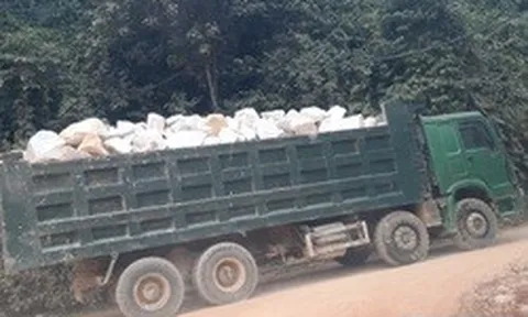 Hệ lụy từ những công trường khai thác khoáng sản (Bài 2): Vi phạm "treo" trên vách núi, "tràn" ra môi trường