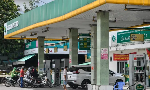 Cây xăng của Saigon Petro vẫn tấp nập sau khi bị tước giấy phép