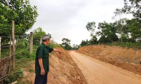 Hà Tĩnh: Giữa thời điểm sốt đất, cụ ông vẫn hiến hơn 400m2 đất để làm đường