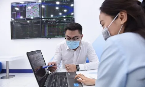 Khối ngoại và tự doanh tháo chạy trong phiên 3/10