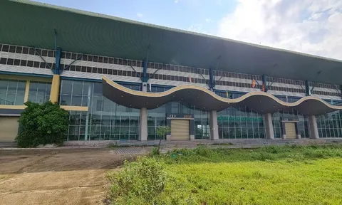 Cận cảnh bến xe bỏ hoang ở Đà Nẵng đang được ngân hàng rao bán để thu hồi nợ