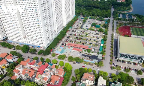 Học sinh thiếu lớp học, HUD thì "quây tôn" đất xây trường