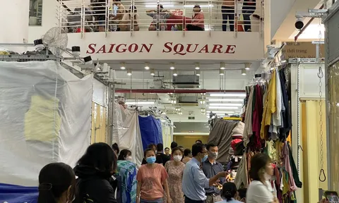 Nhiều tiểu thương Saigon Square dọn hàng, đóng cửa để né đoàn kiểm tra