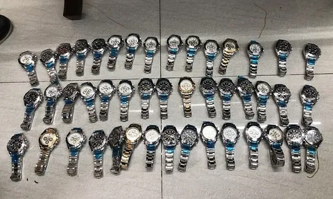 Thu giữ hàng ngàn sản phẩm giả mạo nhãn hiệu Louis Vuitton, Gucci tại TTTM An Đông