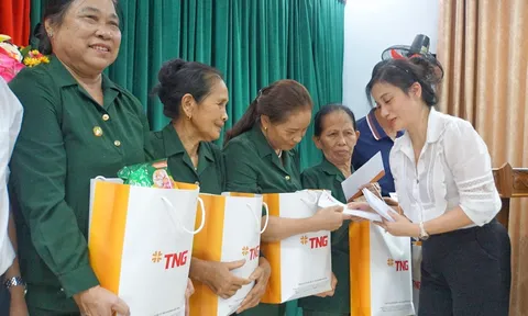 Thấm đẫm từng bài học qua hành trình về nguồn