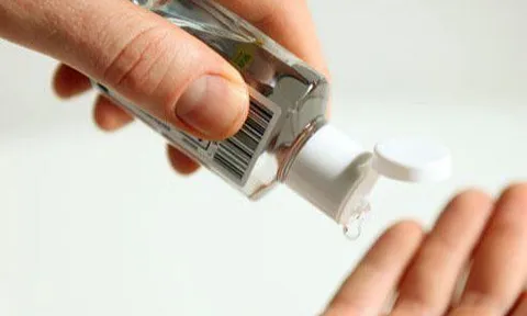 Cách xử lý vết cắt, vết xước ngoài da khi đi du lịch