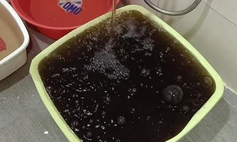 Người dân chung cư Hoà Phát, Hà Nội: Khổ sở vì nước sinh hoạt bị vẩn đục