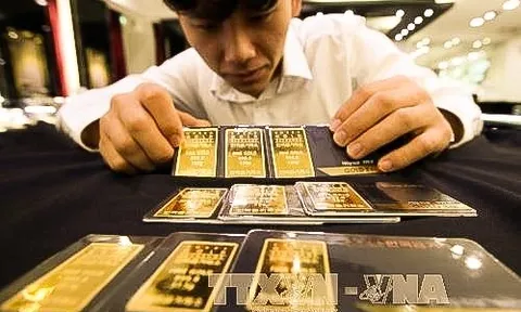 Chuyên gia nhận định bất ngờ về giá vàng, có nên bán tháo?