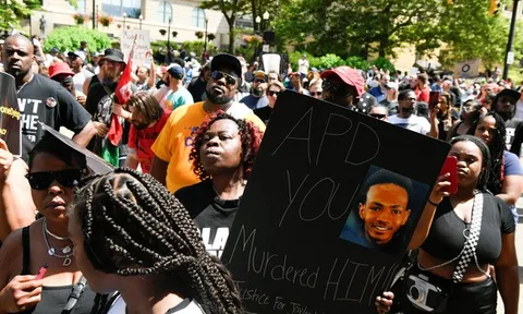 Biểu tình bùng lên ở Mỹ sau video cảnh sát bắn hàng chục phát đạn vào một người da màu