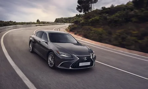 Sedan chủ lực Lexus ES 2023 ra mắt - bình cũ rượu mới