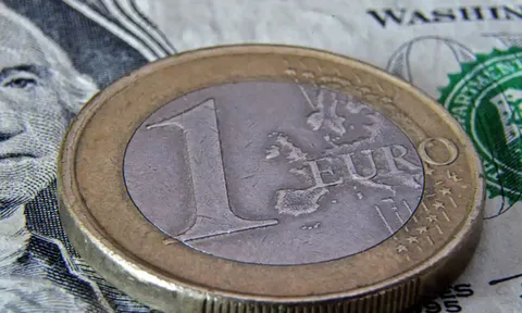 Đồng euro lao dốc sẽ tác động thế nào đến doanh nghiệp?