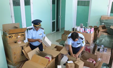 Thu giữ hơn 33.000 sản phẩm thực phẩm chức năng, dược phẩm, mỹ phẩm không có hóa đơn