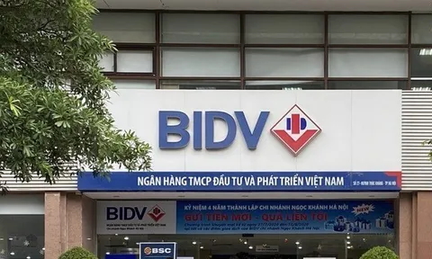 Vay ngân hàng 400 triệu mua nhà, bị "ép" mua thêm 300 triệu bảo hiểm