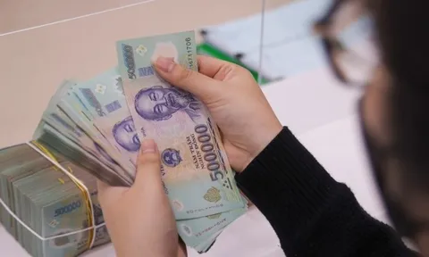 Thiếu vốn kinh doanh, doanh nghiệp 'ngóng' ngân hàng được nới room tín dụng